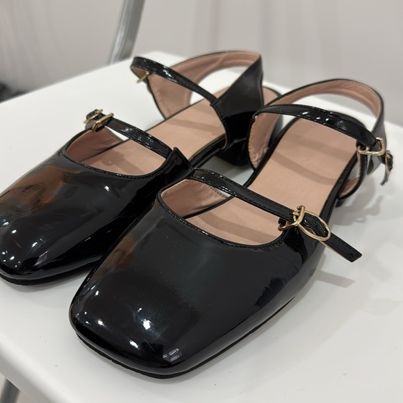 Mary Jane shoes - Picture 2 of 6